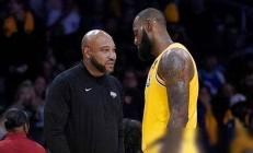 开云体育官方网站-赛场上球员情绪波动，教练组调整尝试解决