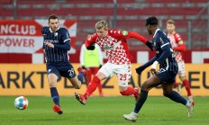 开云体育官方网站-美因茨出色表现引发球迷打Call的简单介绍