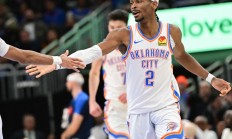 开云体育登录-活塞队球员瞄准篮框得手，化压力为动力