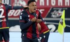 开云下载-那不勒斯中场球员传中威胁大，但难以破门