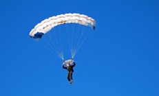 开云官网-银箭孤勇与红牛风暴，当汉密尔顿以肩扛鼎，二队已悄然改写秩序