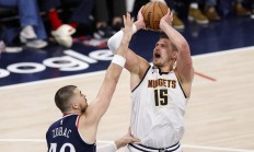 开云体育中国-掘金队拉稀攻下宝刀不老佩顿高光时