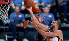 开云体育下载-包含爵士突围太阳，迎来胜利的曙光的词条