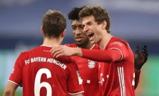 开云APP-首轮德国足球联赛交锋多精彩瞬间