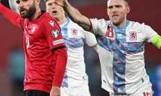 开云体育平台APP-关于法国队防线不稳：欧预赛首战或成关键考验的信息