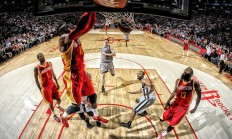 开云体育入口-赛道上的王朝更迭，法拉利精密铁幕与诺里斯的破晓之光