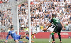 开云体育在线-萨索洛队主场击败强敌，获得关键胜利