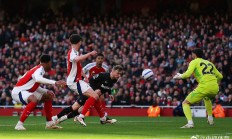 开云体育在线-斯旺西城门将扑救关键球，助球队战胜西布朗维奇