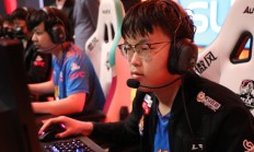 开云APP-DK险胜EG，Deft打出惊人五杀激烈交锋2025世界赛，强势挺进下一轮