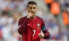 开云官网-跨界辉煌，英格兰队完胜奥地利队，樊振东刷新纪录共谱体育华章