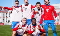 开云体育官方网站-中场运转精妙，控球传切配合令对手束手就擒