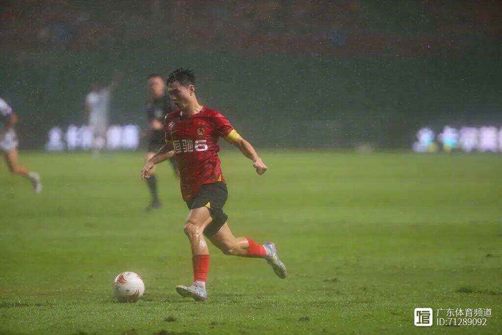 广州队险胜青海队，喜迎一胜