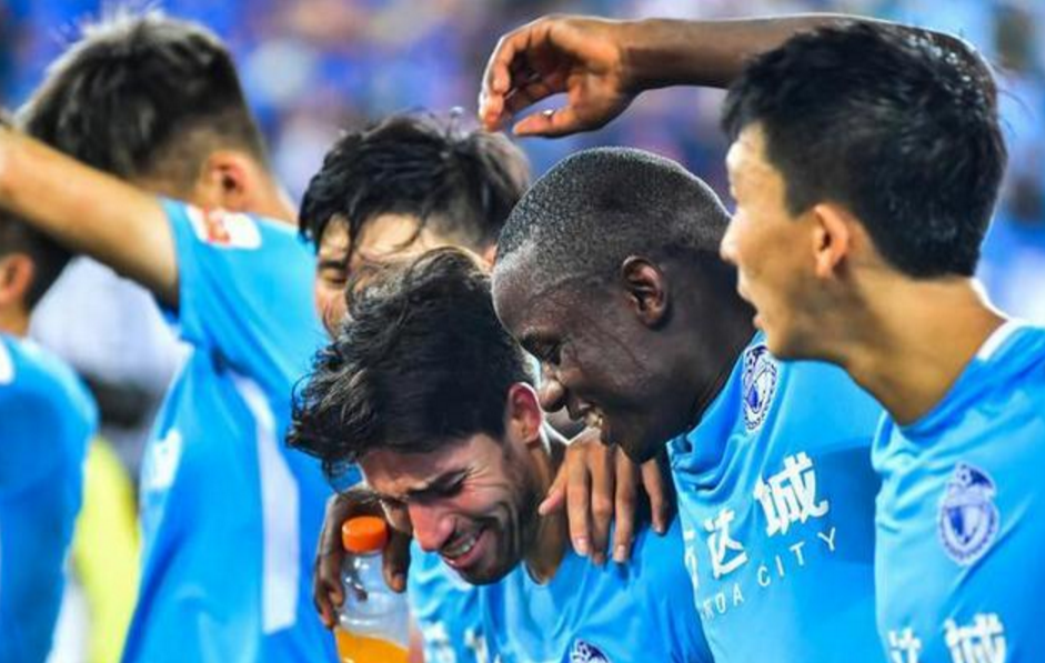 激烈比赛：大连一方对阵广州富力