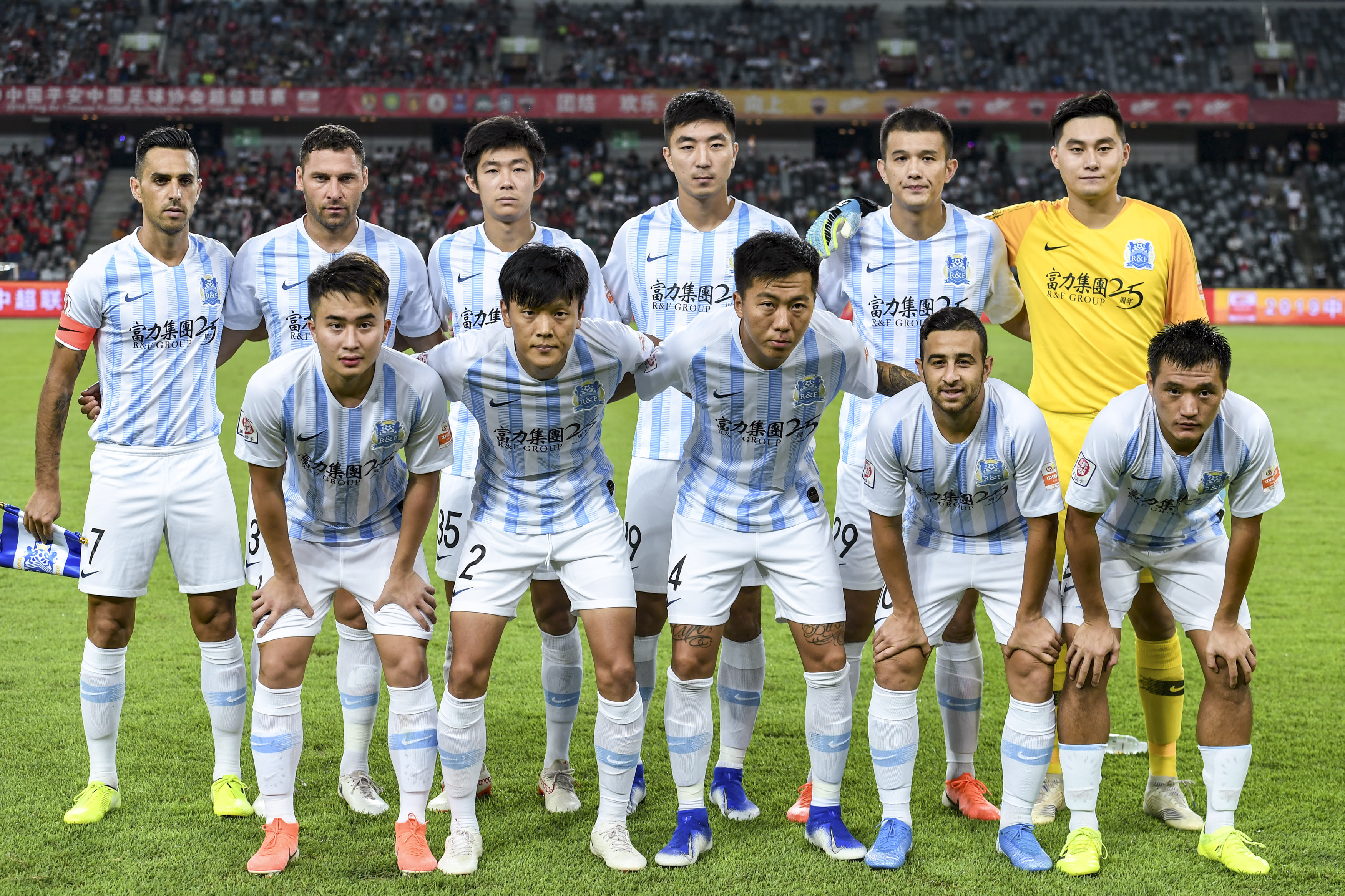 激烈比赛：大连一方对阵广州富力