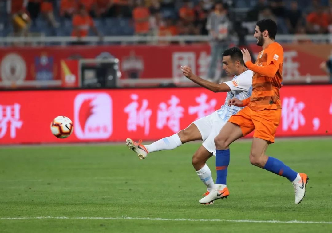 富力客场不敌鲁能，近期战绩下滑