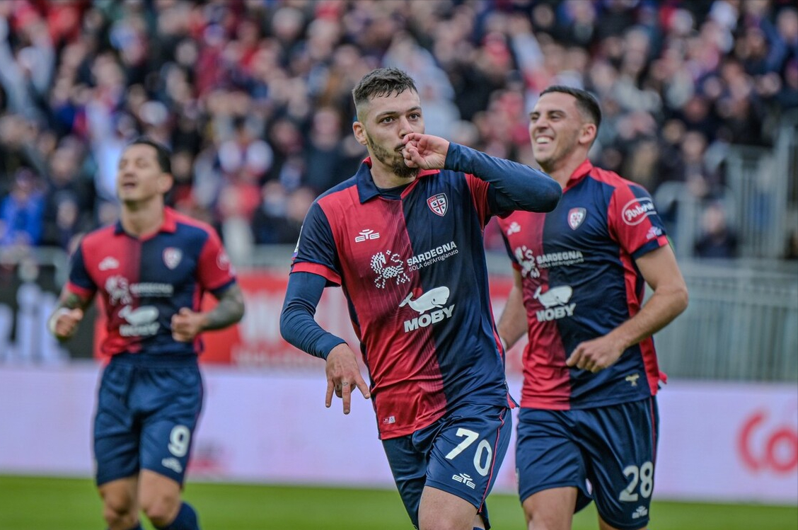 AC米兰客场大胜卡利亚里，伊布梅开二度