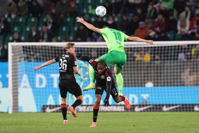 关于美因茨球员发挥出色，全队合作赢得比赛的信息