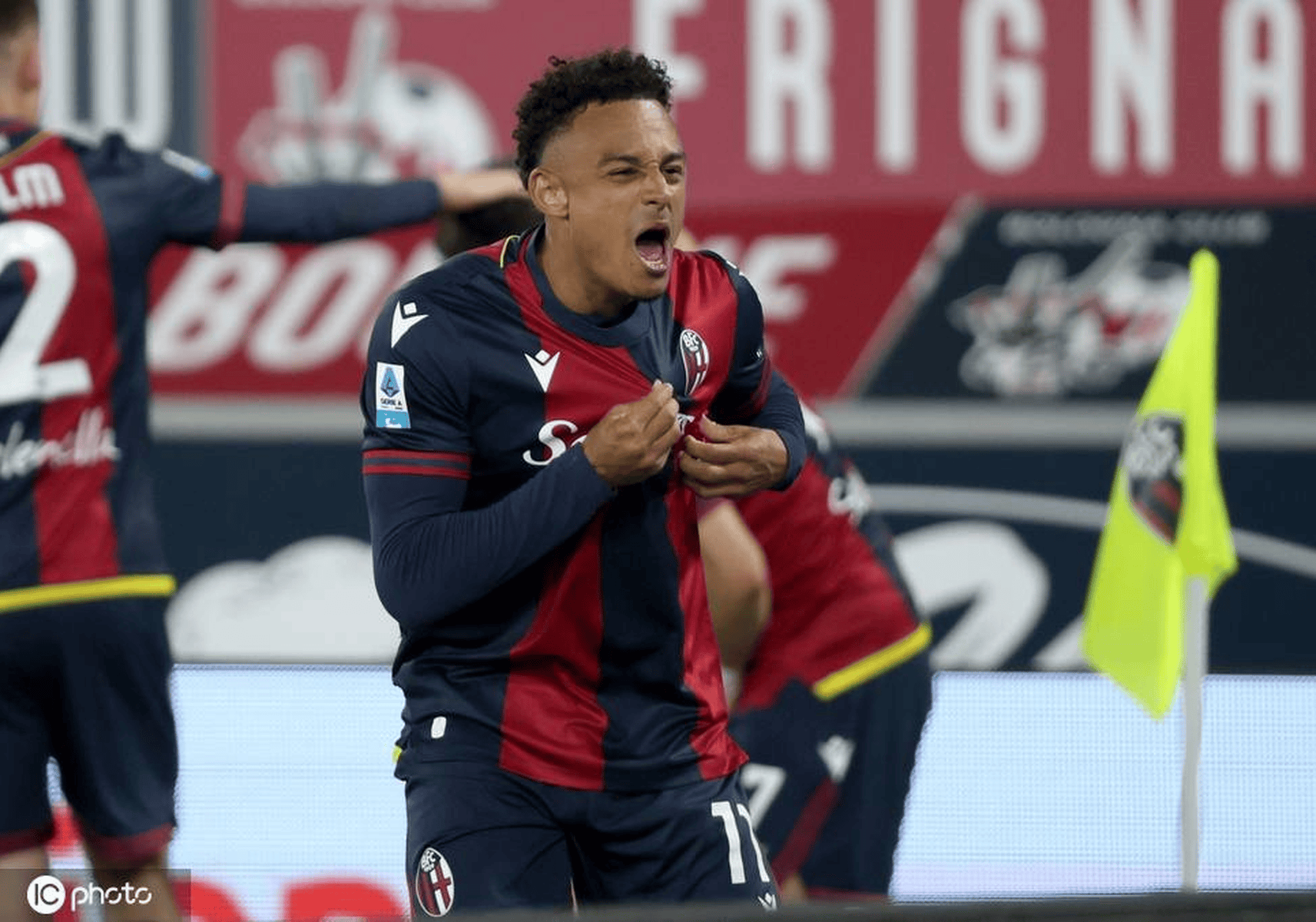 那不勒斯中场球员传中威胁大，但难以破门