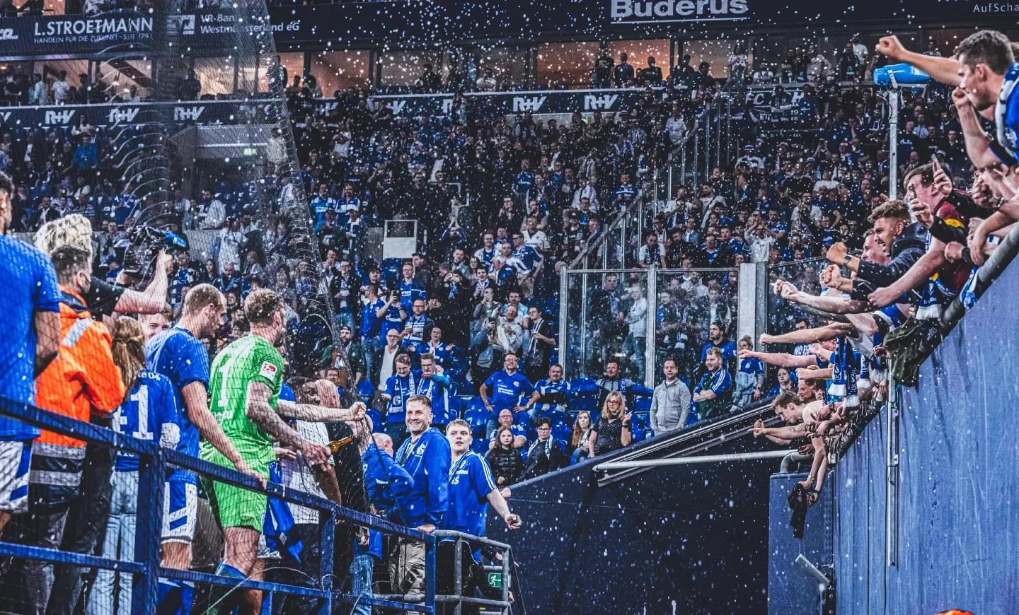 欧洲足球赛事瞬间报道，各队壮举频现