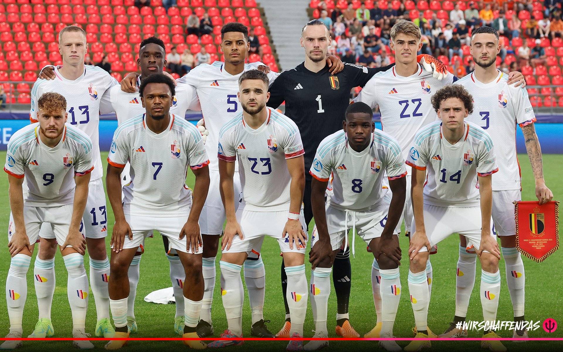 欧洲足球赛事瞬间报道，各队壮举频现