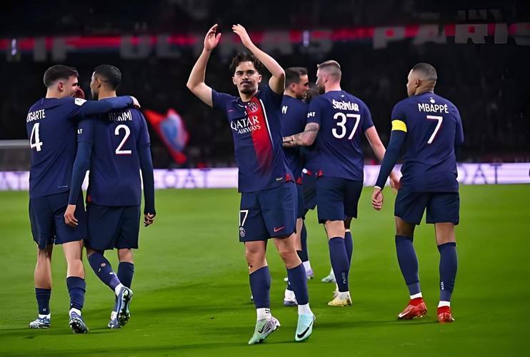 巴黎圣日耳曼主教练发布战术指示，备战重要战