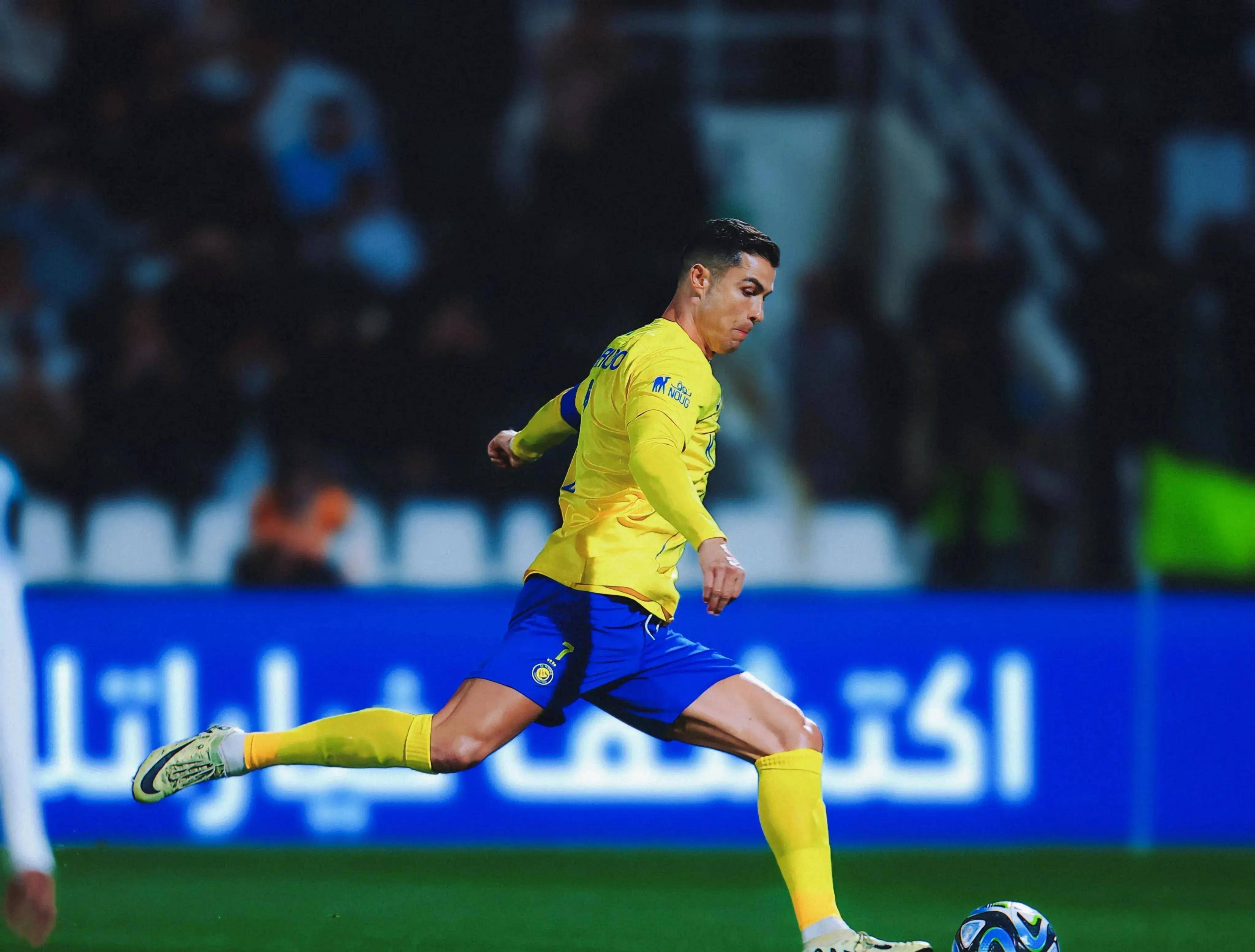 包含尤文图斯备战欧国联冠军，冲刺冠军的词条