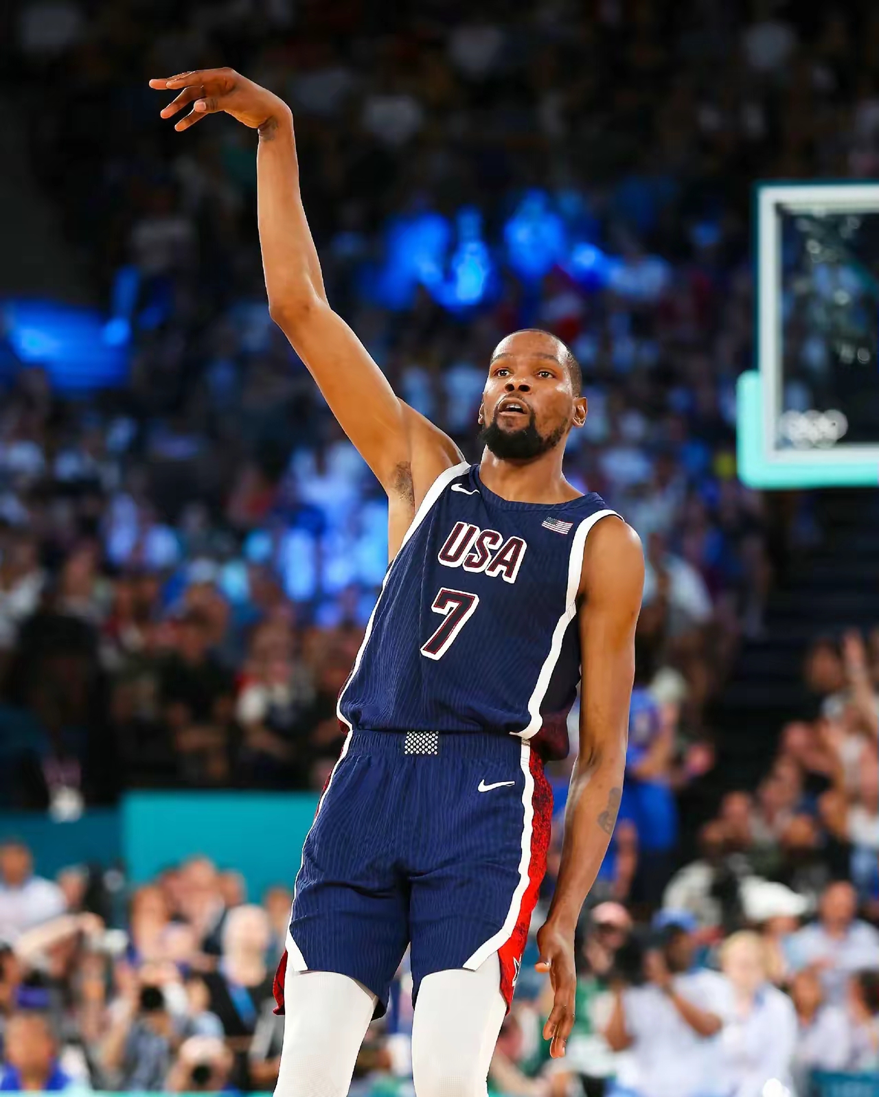 伦敦球队主教练发表公开声明，促进体育团结