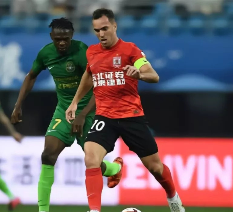 球队签下新外援成绩有望提升