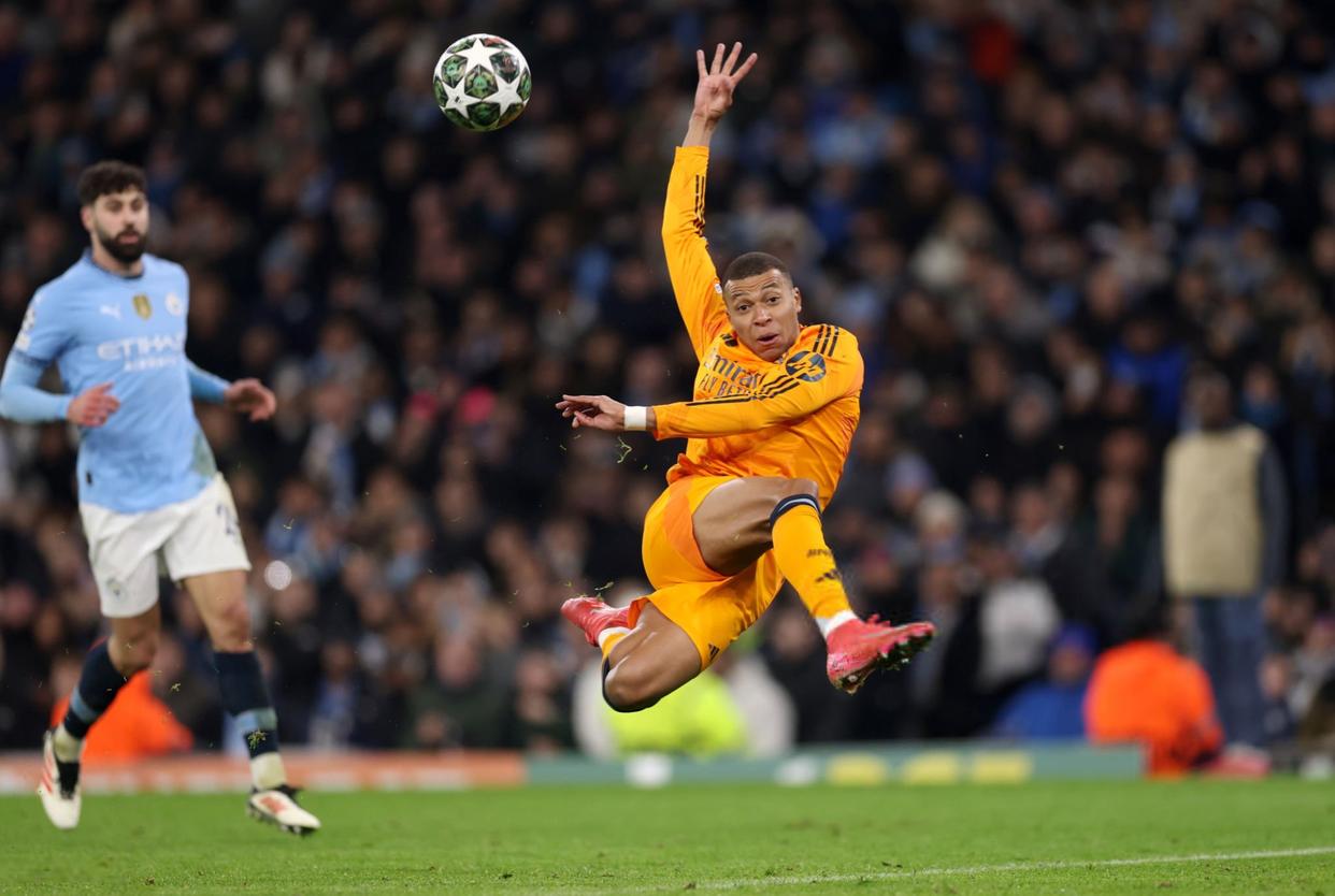 包含贝尔绝杀神迹，带领皇马成功杀入欧冠四强的词条