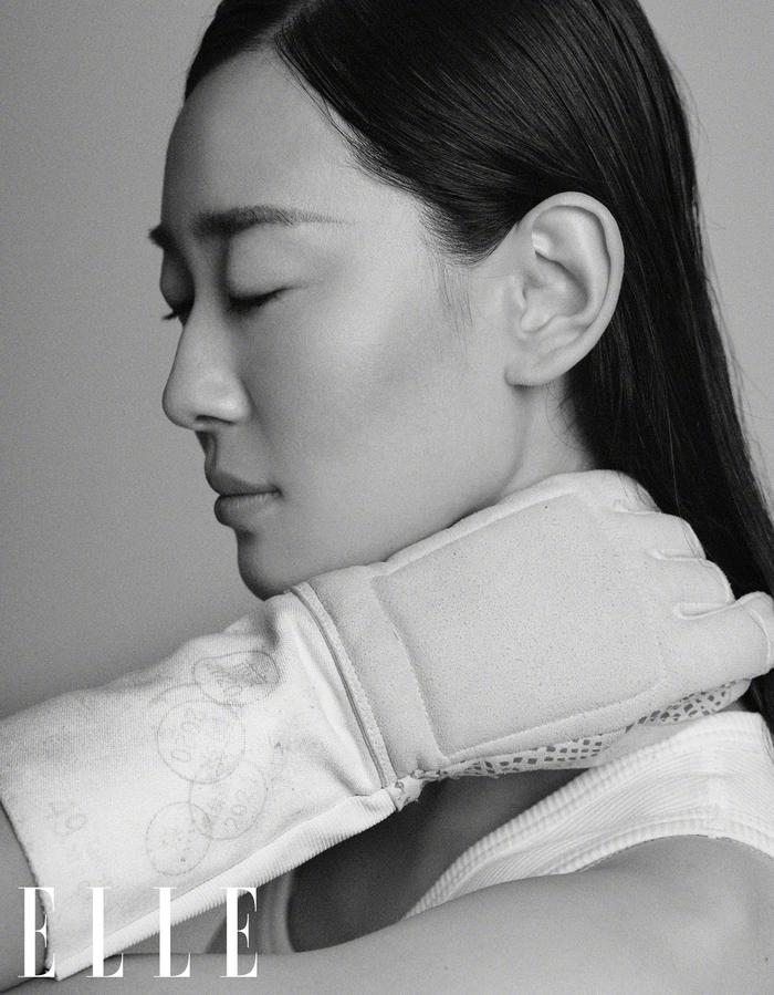 瑞典击剑运动员尼古拉斯展现飒爽英姿