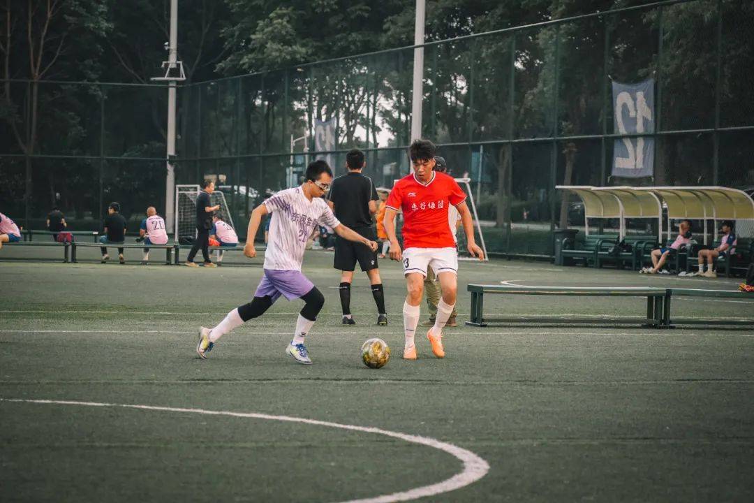 球员间传球默契，球队精英表现出色