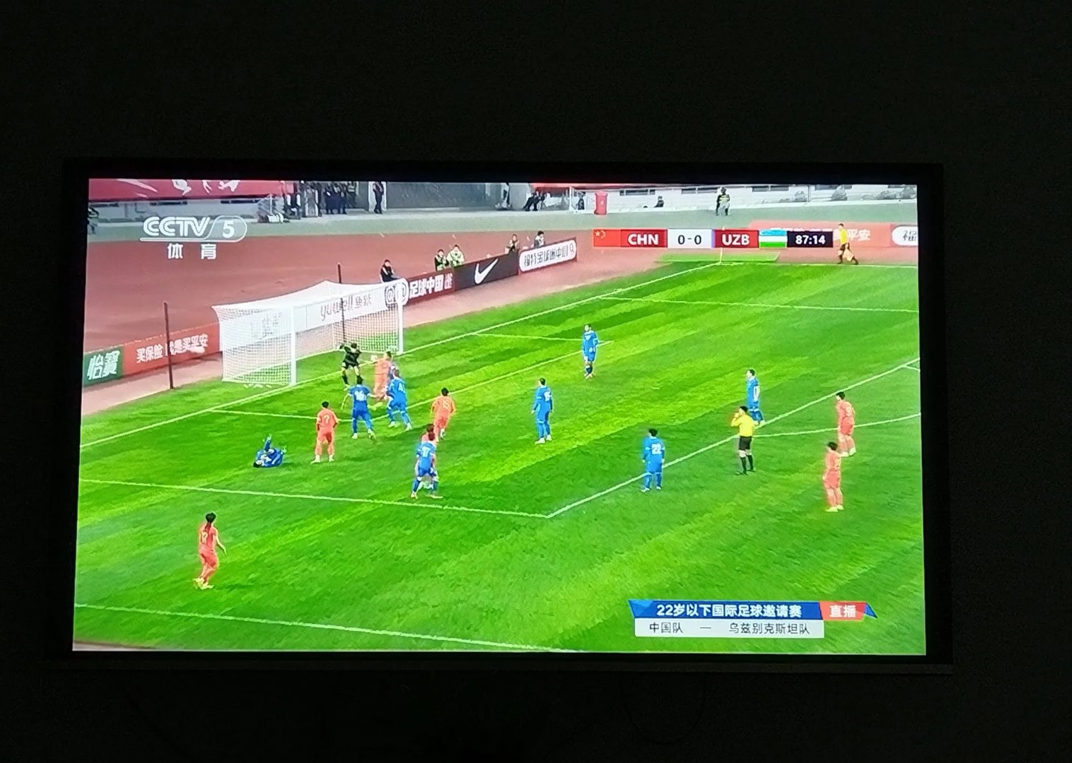 中场运转精妙，控球传切配合令对手束手就擒