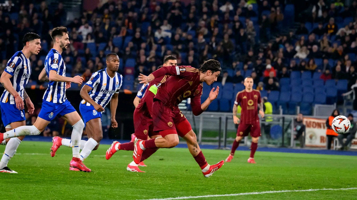 罗马客场备战受阻，球队面临挑战