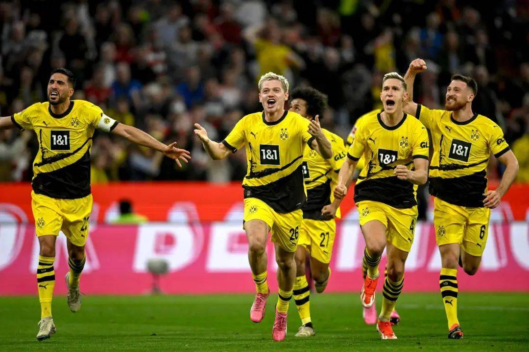 拜仁慕尼黑主场大胜，一骑绝尘领跑积分