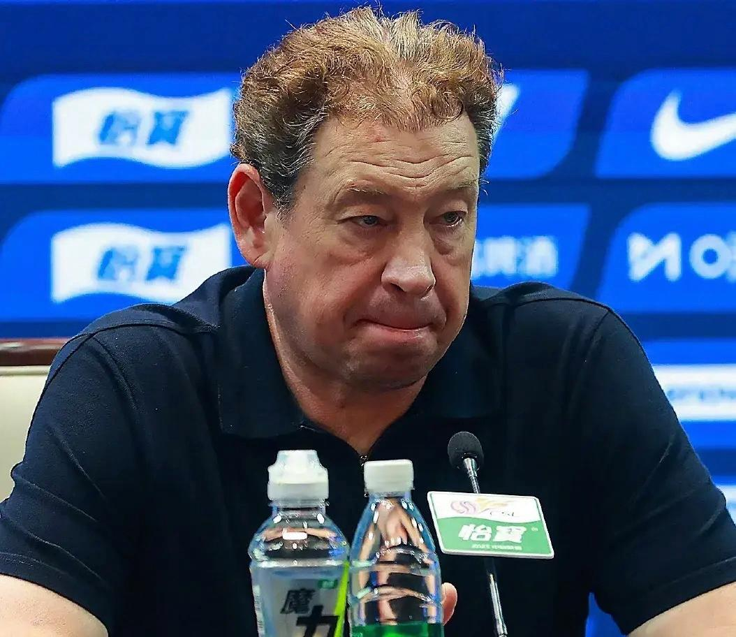 比赛中场掌控球权球员表现卓越不畏强敌的简单介绍