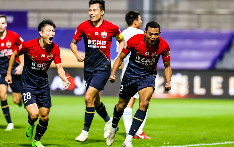 大连人主场负于深圳佳兆业，遭遇连败的简单介绍