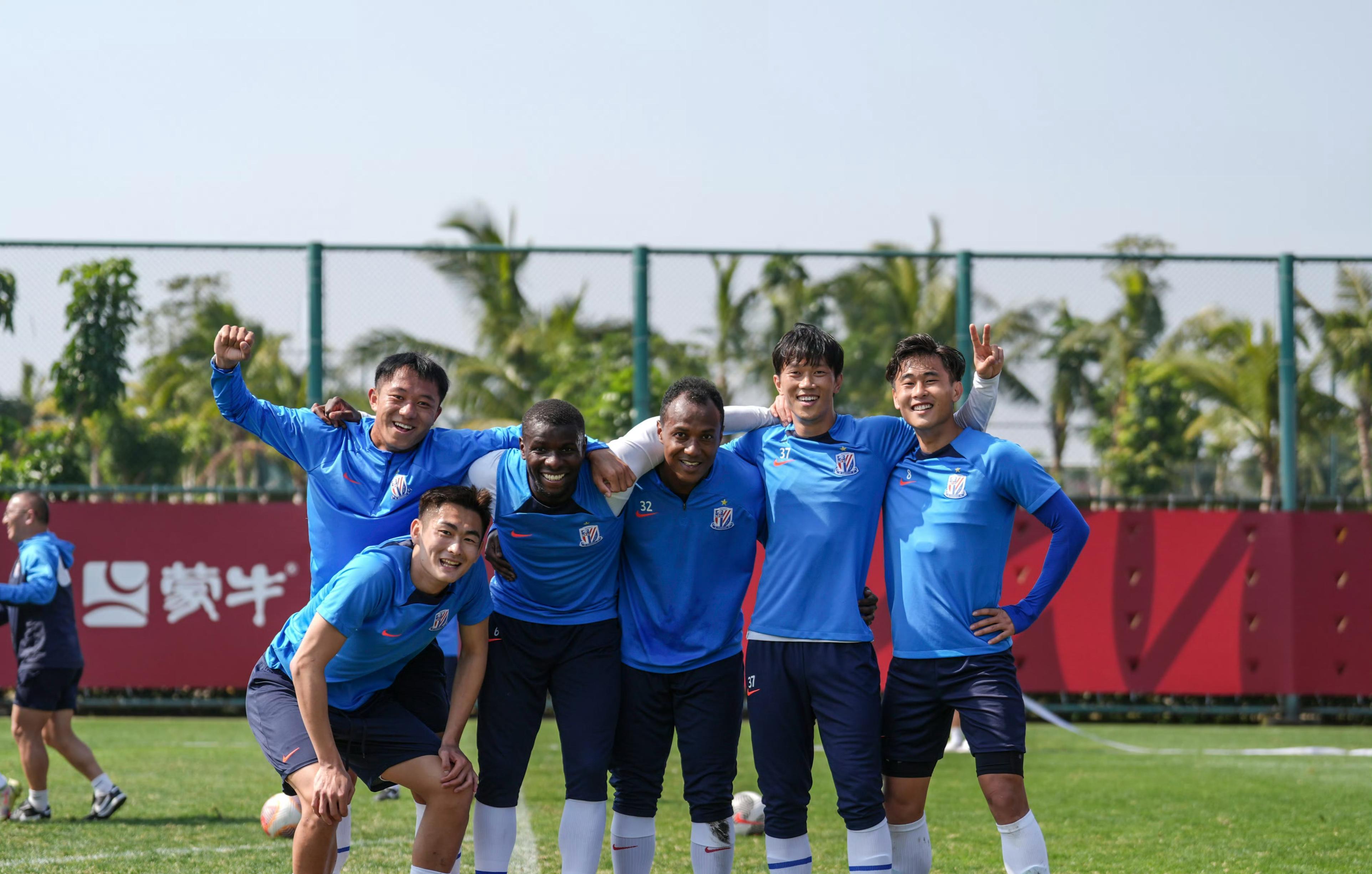 重庆斯威客场小胜上海申花，取得关键三分的简单介绍