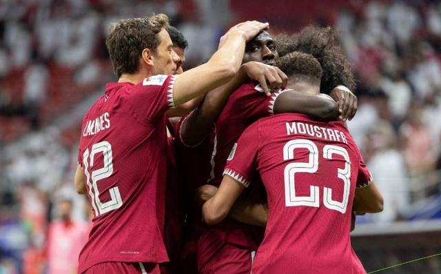 力挫对手，球队夺得胜利晋级半决赛