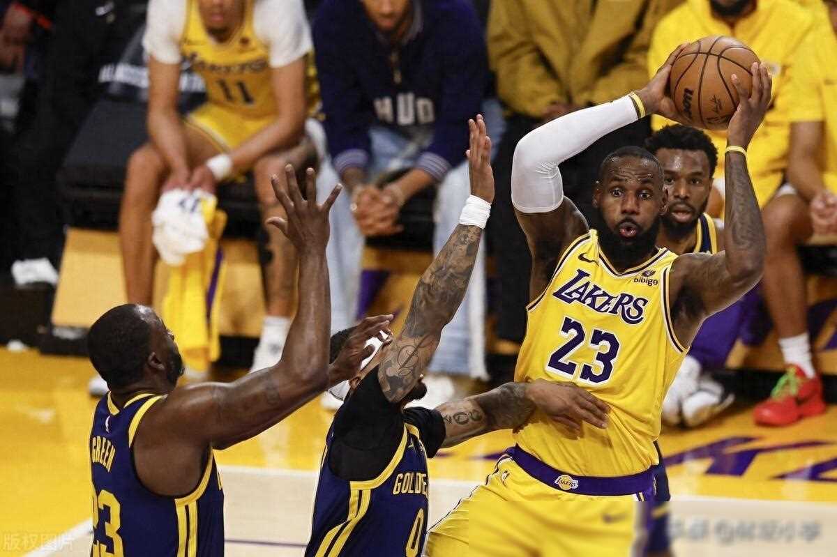 热火天王詹姆斯令人失望，湖人惨遭溃败