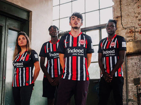 法兰克福客场豪取胜利，升至欧洲赛区