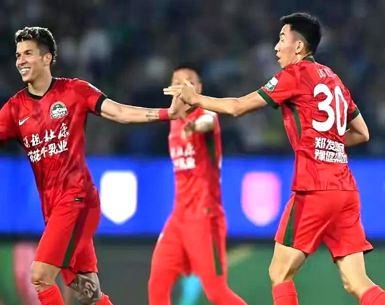 肩负期望，球队实力增强夺目出色的简单介绍