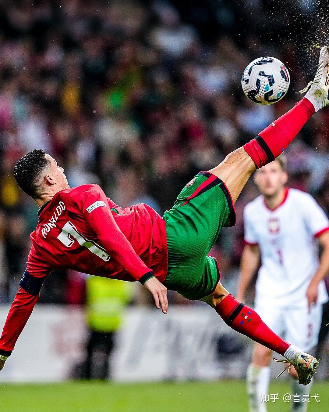 包含足球场上好戏连连，球员技艺娴熟实力强大的词条