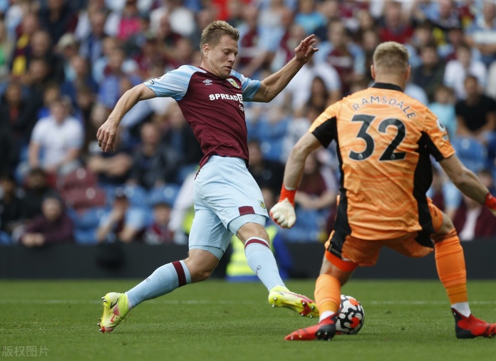 阿森纳主场告捷，伯恩利惨失壮志