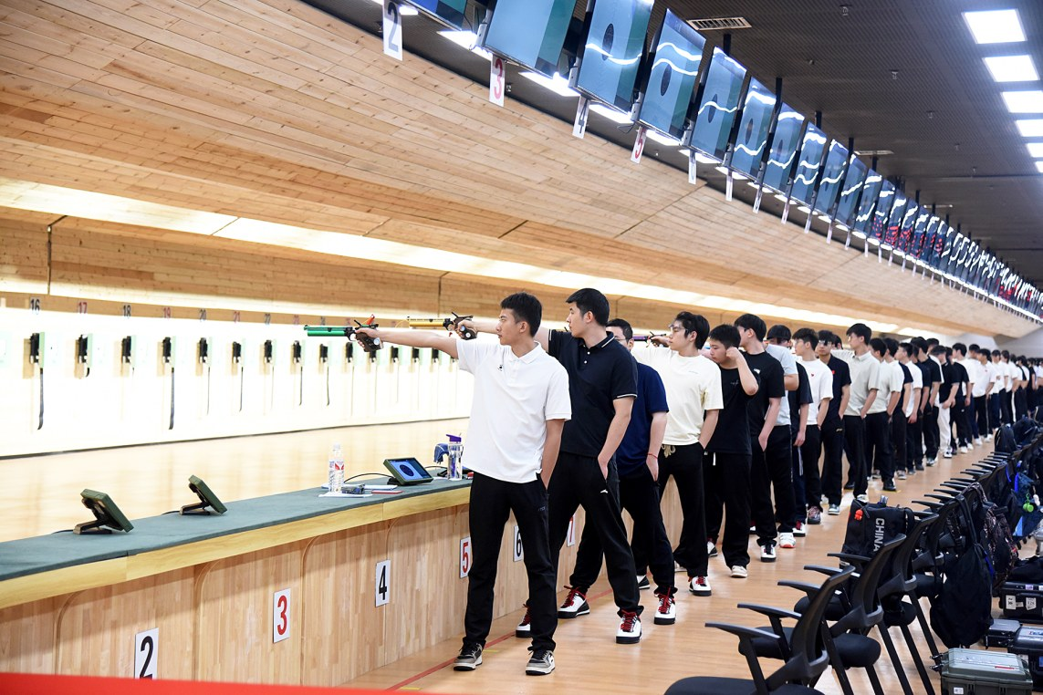 射击男子米气手枪：杨作军夺银