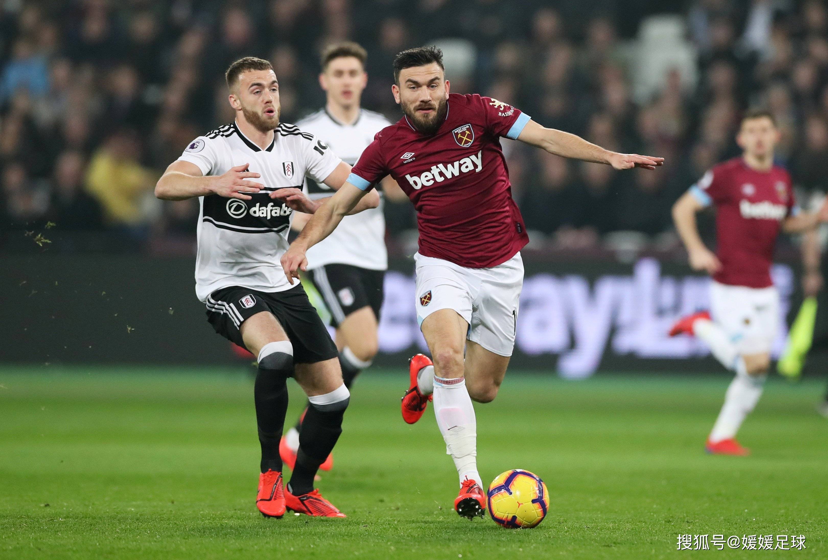 巴恩斯利主场保级成功，英冠生存希望再现