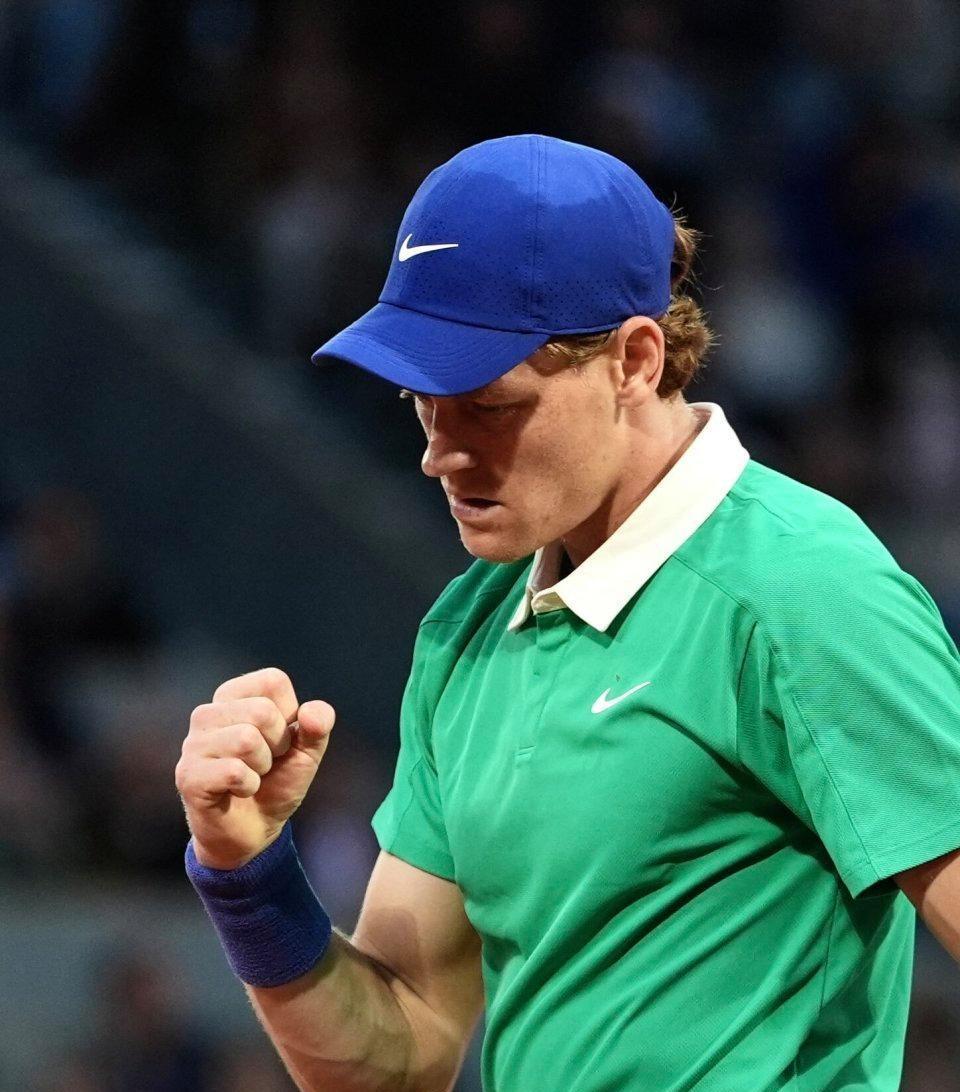 包含法网横扫拉沃尔杯，辛纳关键制胜的词条