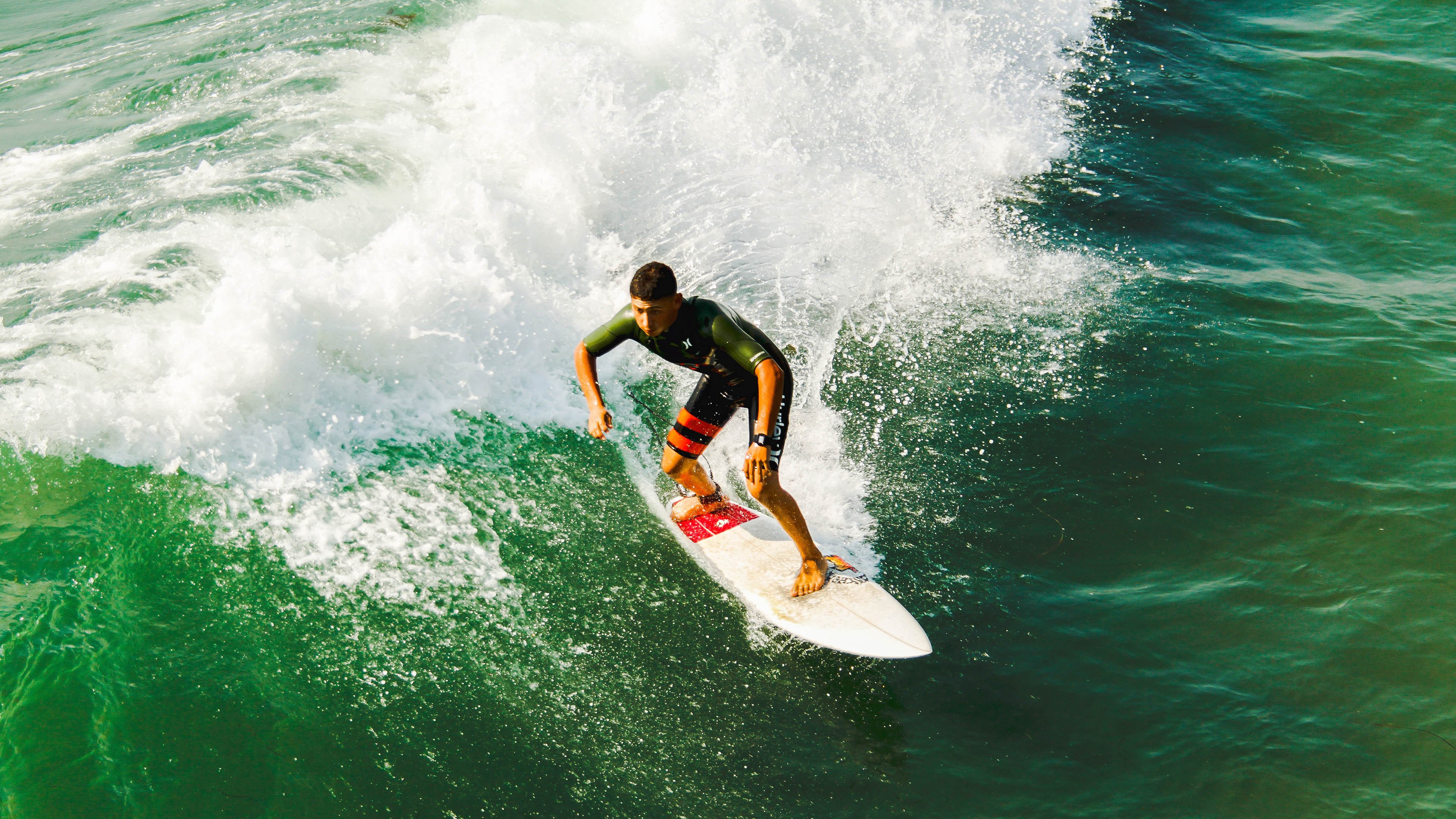 凌晨的双重奏,当喀麦隆的绝杀遇见伊布的国家德比传奇