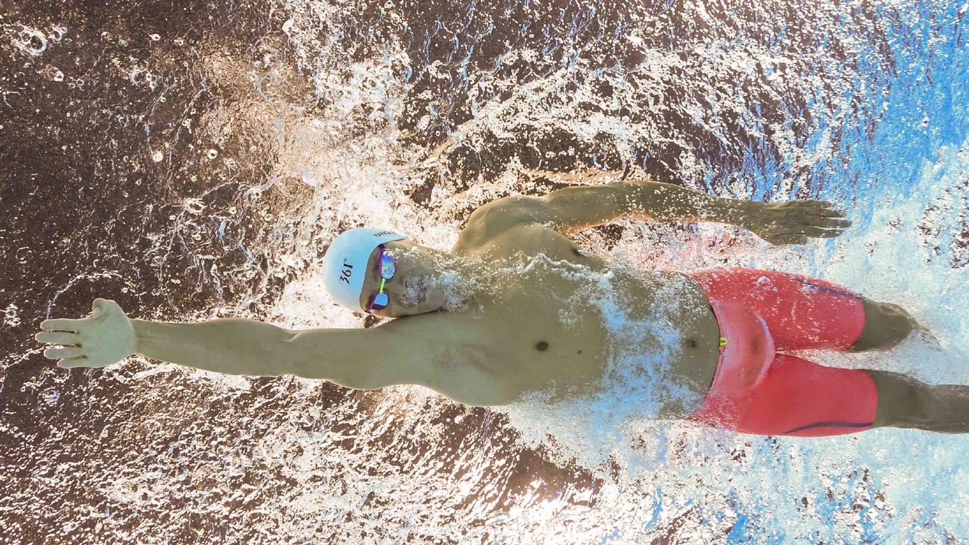 贝恩接过字母哥权杖，关键时刻狂飙制胜