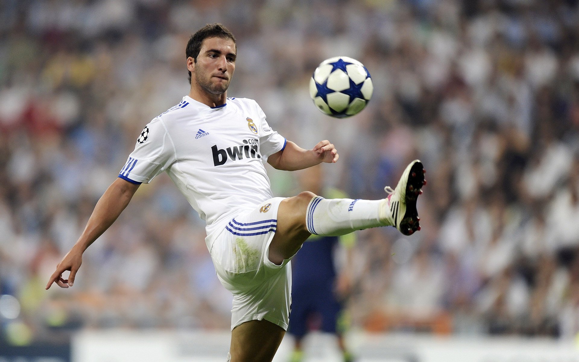 新王当立，旧神隐退，贝林厄姆加冕之战与丹麦童话背后的足球残酷物语