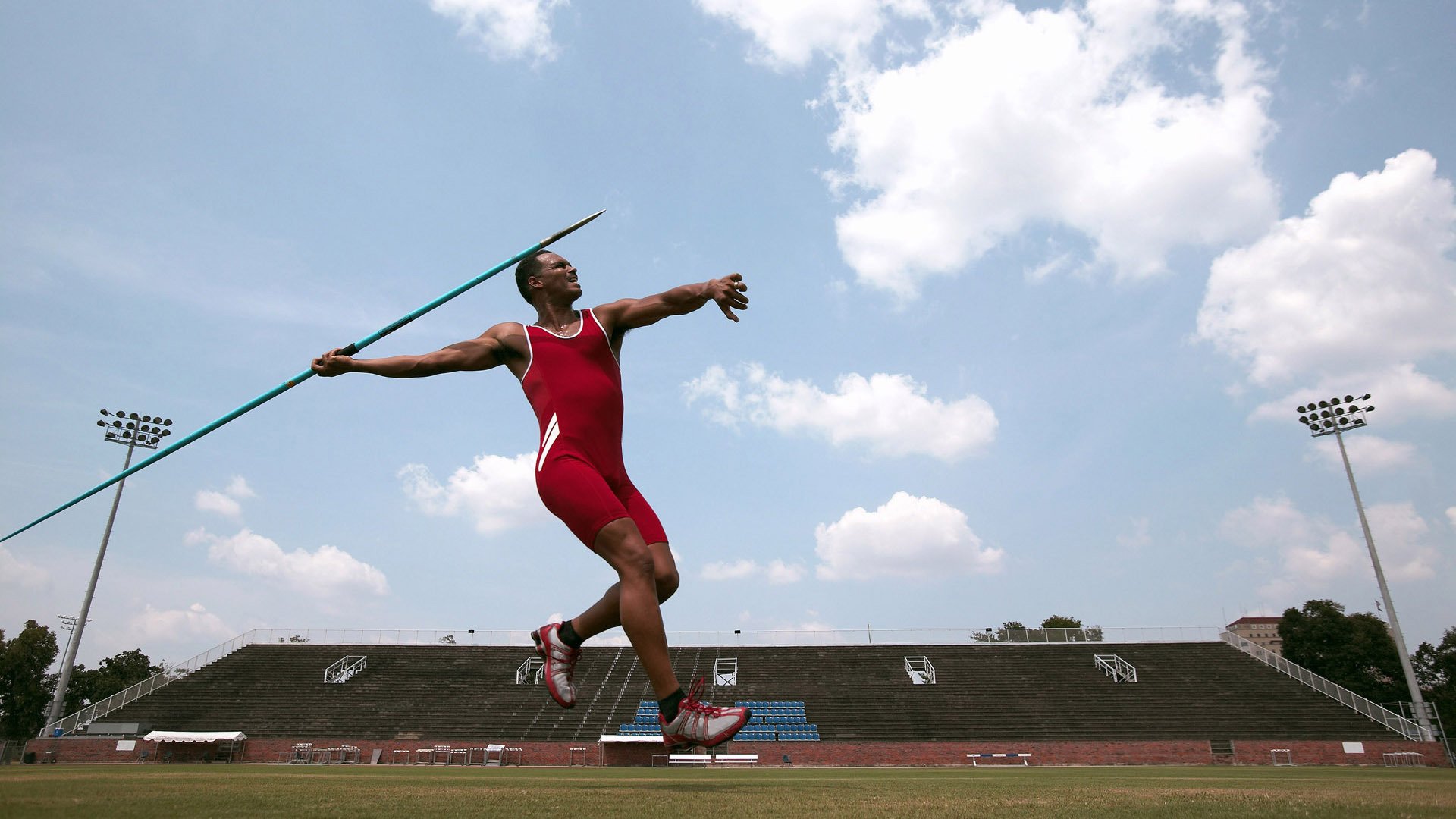 被遗忘的战线，哈斯车队与红牛二队的凡人之战，以及拉塞尔那注定孤独的神之火